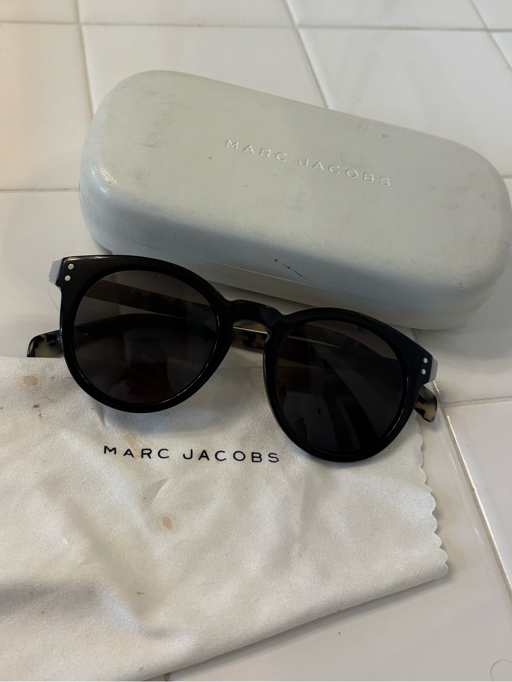 Marc Jacobs Black Round Men’s Sunglasses with Dark Lenses